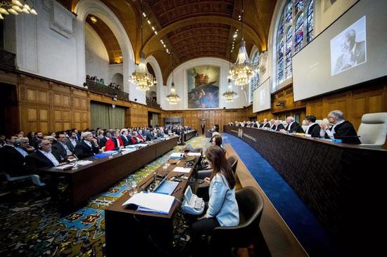 △当地时间8月27日，伊朗受美制裁诉讼案首场听证会在联合国国际法院举行。/视觉中国