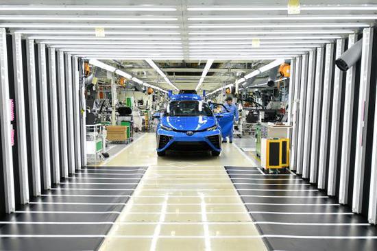 资料图：在日本爱知县丰田元町工厂拍摄的即将下线的丰田氢燃料电池车MIRAI。