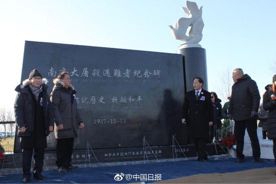 祝贺碑揭幕仪式现场