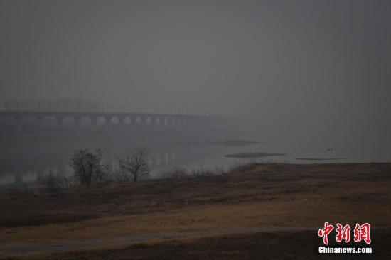 资料图：北京重污染天气。 中新社记者 崔楠 摄