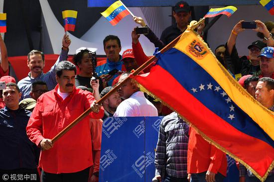 2月23日，委内推拉总统支持者举行大规模集会，马杜罗讲话  @视觉中国