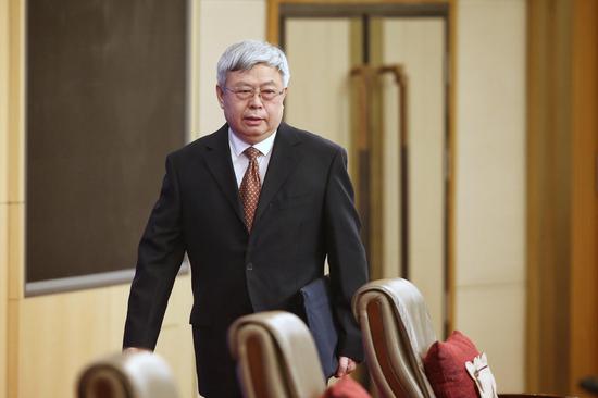 　3月7日10时50分在梅地亚中心新闻发布厅举行记者会，邀请国务院扶贫开发领导小组办公室主任刘永富就“攻坚克难——坚决打赢脱贫攻坚战”相关问题回答中外记者提问。新京报记者 彭子洋 摄