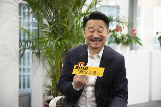 戏内在刘耀军的世界里美好地生活戏外向往美好生活主持人:在戏里对于