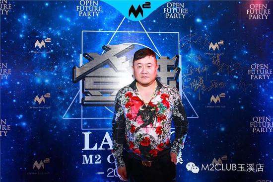 孙小果出席夜店庆典&nbsp; 图片来自M2酒吧玉溪店微信公众号