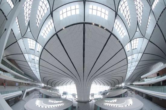 北京大興國際機場航站樓內景（新華社）