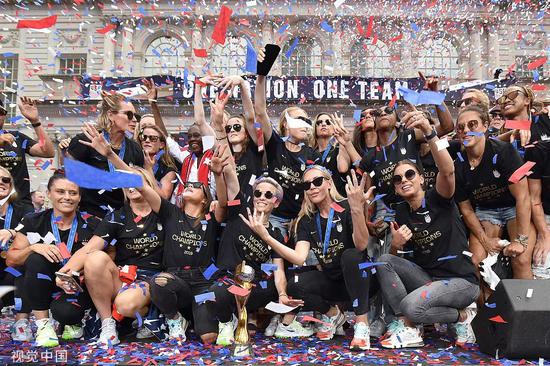 7月10日，美国女足举行胜利巡游。