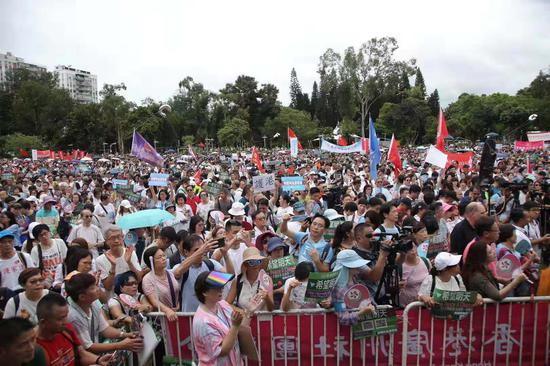 香港反暴力音乐会现场（图片来源：香港“大公文汇全媒体”）