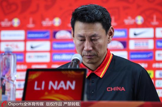 李楠低头不语。