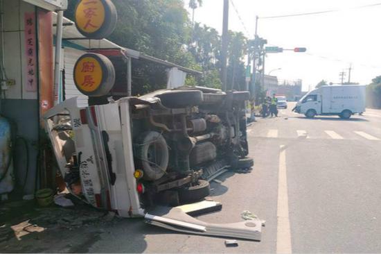 图为事故现场。（图：《中时电子报》）
