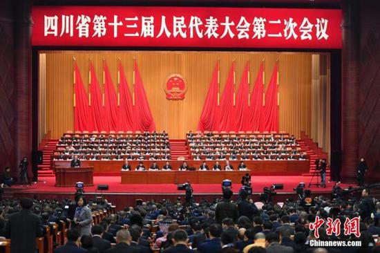 资料图：2019年1月14日，四川省第十三届人民代表大会第二次会议在成都开幕。中新社记者 张浪 摄