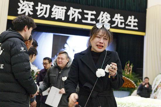 送别“大仙” 著名球评人王俊追悼会在八宝山举