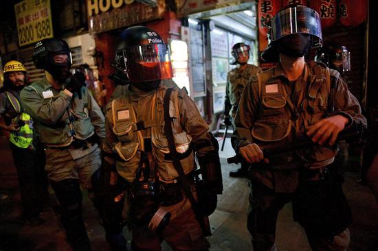 9月29日，香港警察在铜锣湾警戒。