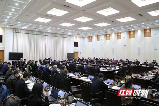 湖南省政府参事省文史馆员座谈会在长沙举行。图源：红网