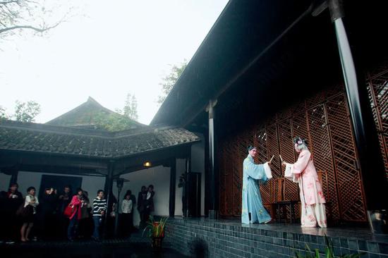青春版《牡丹亭》在浙江杭州的一次演出。图/IC
