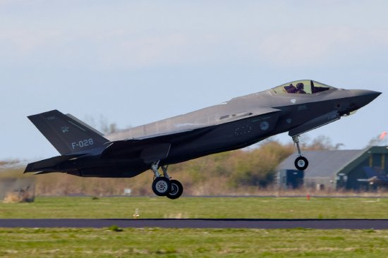 也门胡塞武装险些击落美军F-35，F-35的作战能力到底如何？