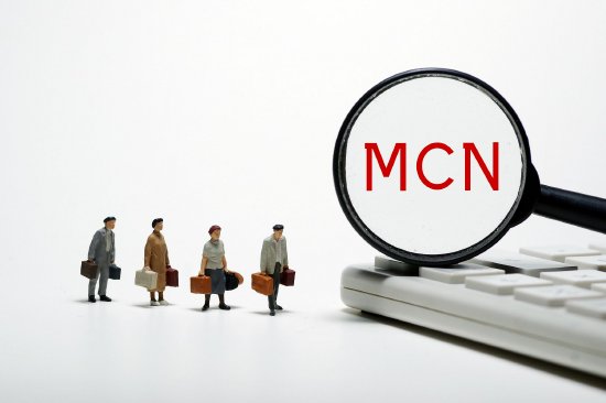 14岁女生身陷MCN机构离职反被索赔:三重法律红线下的行业之殇