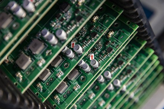 荷兰“强抢”中企控股安世半导体，全球汽车供应链陷停摆危机