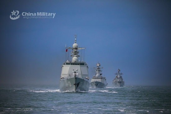 2021年1月末，东部战区海军组织舰艇在东海演练（军网 图）