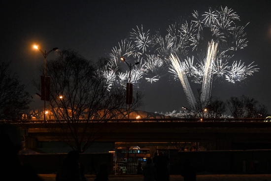 北京冬奥会开幕式彩排 绚烂烟火点亮“鸟巢”夜空