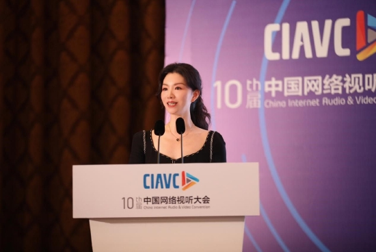 新浪微博运营副总裁、新浪影视董事长陈春发表《以微博之力，焕发文娱行业新活力》主题演讲