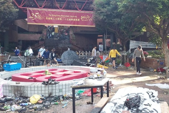 600人自首离开港理大 林郑月娥吁余下百人莫留守