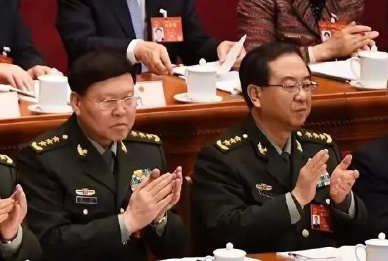 张阳（左）与房峰辉（右）