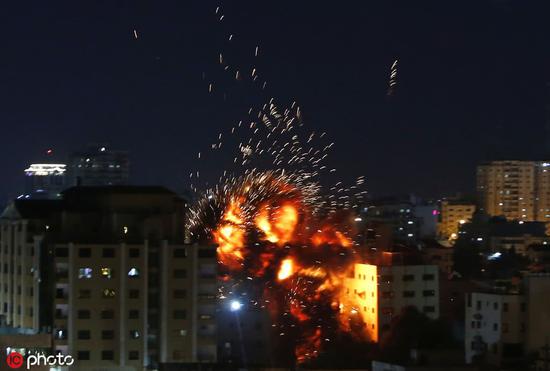 5月4日晚，土耳其阿纳多卢通讯社驻加沙办事处遭以色列空袭（图源：东方IC）