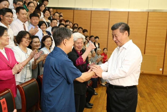 ��2016��9��9�գ�ϰ��ƽ����ǻص������а�һѧУ��ͬ����Ӱ�ȼ�λ��ʦ���ֽ�̸��