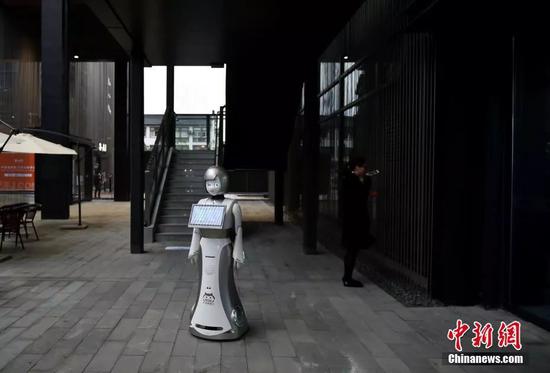 资料图片:智能机器人。 中新网记者 李骏 摄