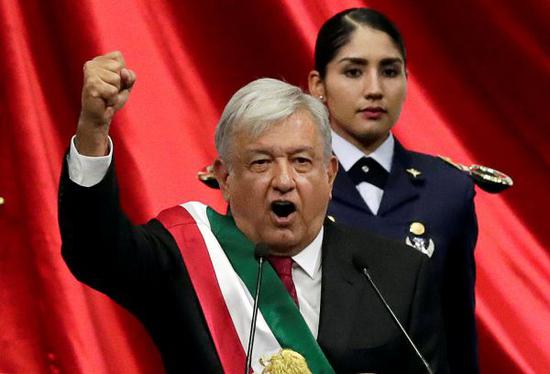 2018年12月1日，墨西哥新总统洛佩斯宣誓就职。（视觉中国）