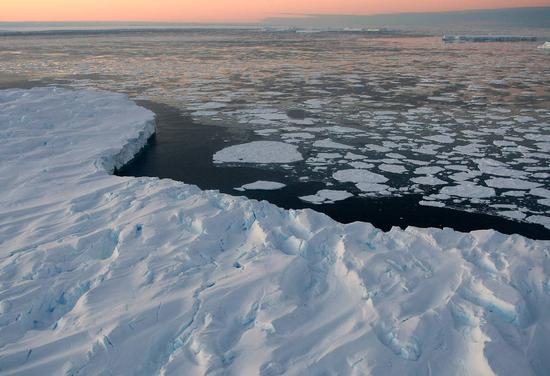 全球变暖致冰川融化
