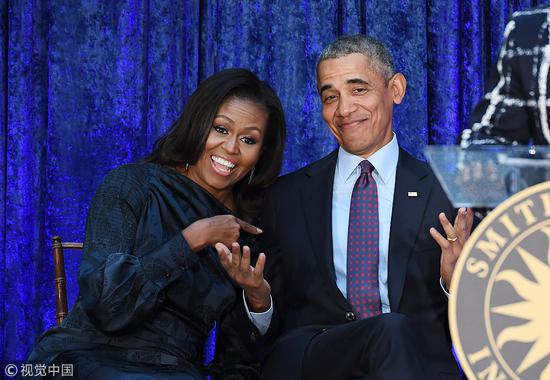 美国前总统奥巴马与妻子米歇尔。（图源：视觉中国）