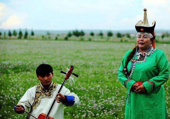 在相关著作和论文中,也将其直译为"长歌","长调歌"或"草原牧歌"等.