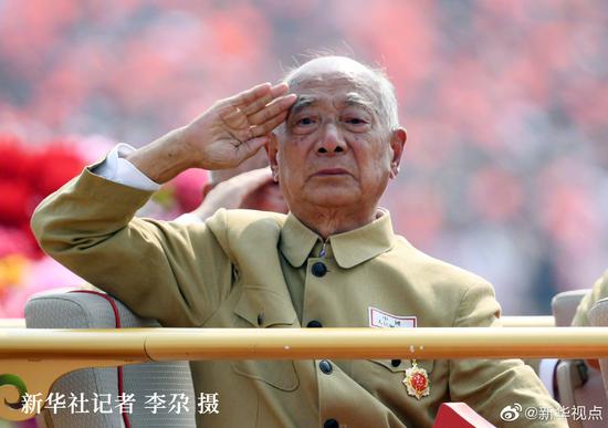 老兵阅兵时落泪想到离世战友无法看到这盛世图