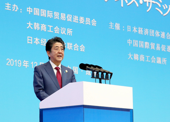 安倍在工商峰会上致辞（朝日新闻 图）