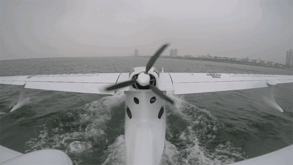 2019年5月29日，一架无人机载满邮件从上海金山幸福水上机场起飞，飞往浙江舟山。本文图片均来自“i金山”微信公众号