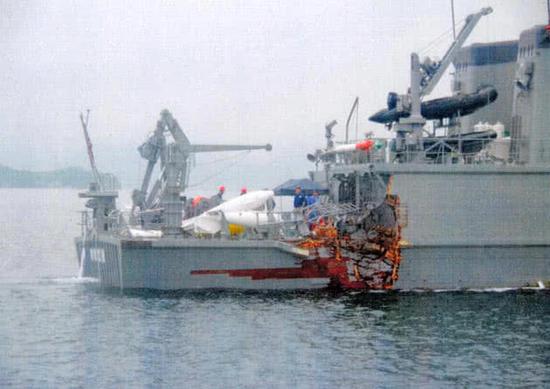 日本扫雷艇严重受损 本文图自NHK