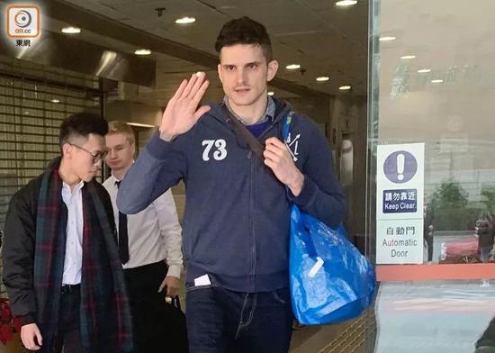 打伤港警的外籍男子身份曝光 是一名银行高层