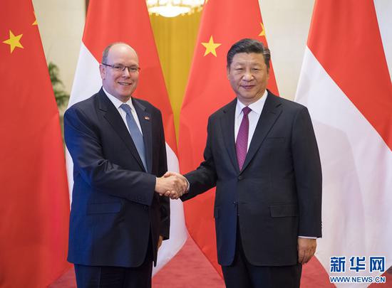 9月7日，国家主席习近平在北京人民大会堂同摩纳哥元首阿尔贝二世亲王举行会谈。这是会谈前，习近平在人民大会堂北大厅为阿尔贝二世举行欢迎仪式。 新华社记者 李学仁 摄