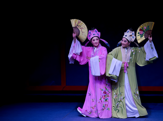 非遗中国:歌仔戏歌仔戏是以闽南歌仔为基础,吸收梨园戏,北管戏,高甲戏