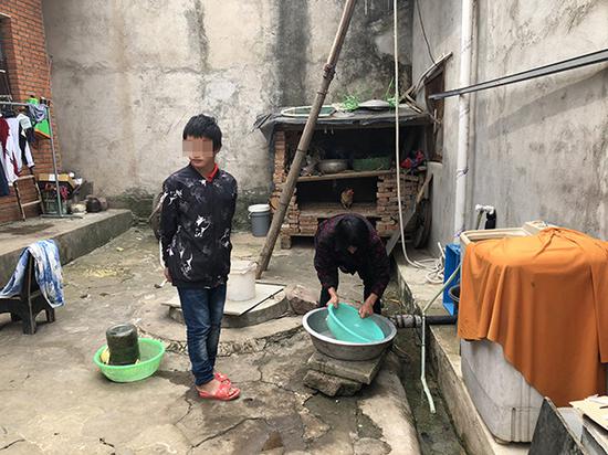 结束“流浪”一个月,礼礼原本蜡黄的脸色已经变得红润。