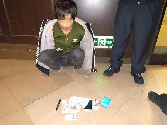 22岁的犯罪嫌疑人武某作案45分钟后被抓。  郴州警方 供图