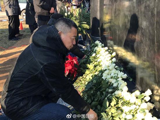 祝贺碑揭幕仪式现场