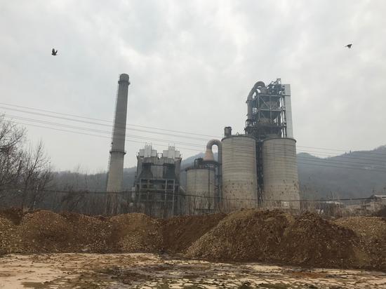 施工中的江南水泥厂