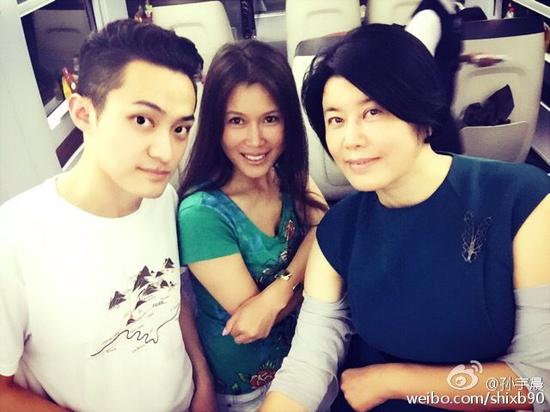 孙宇晨的朋友圈:有杭州湖畔的汪小菲和王利芬
