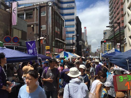 节假日的日本街道(日本“大家的经济新闻network”网站)