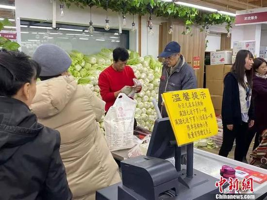 两节将至：猪肉价格连降三周 冬储菜卖“白菜价