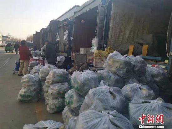 两节将至：猪肉价格连降三周 冬储菜卖“白菜价