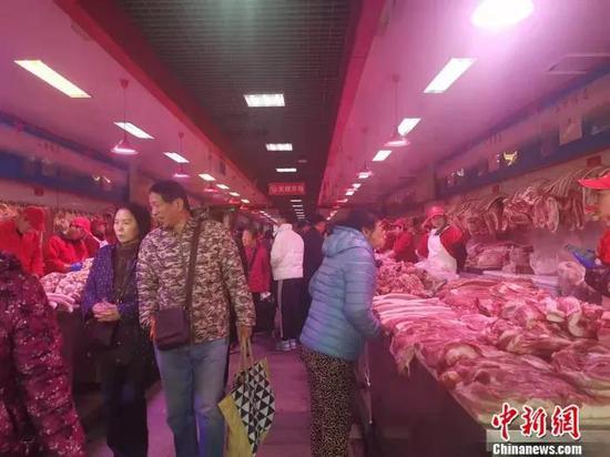 两节将至：猪肉价格连降三周 冬储菜卖“白菜价