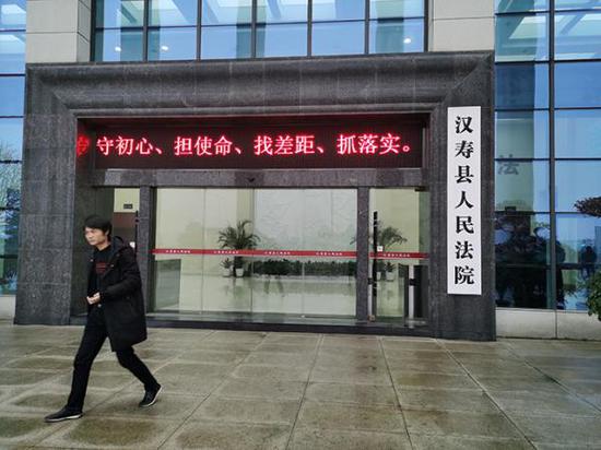 1月3日，常德市中级法院在汉寿县法院公开开庭审理此案。 澎湃新闻记者 朱远祥 摄